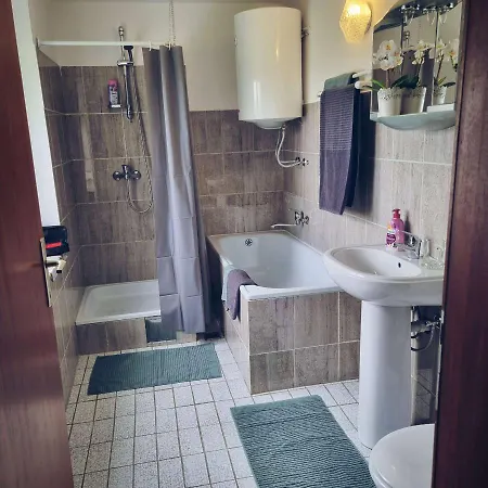 Semesterbostad Casa Horizont Slankamen Vinogradi