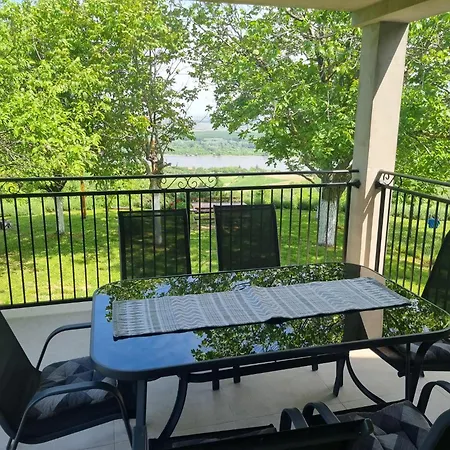 Semesterbostad Casa Horizont Slankamen Vinogradi